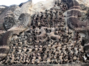 angkor-bas-relief-doorway